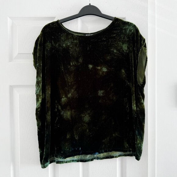 NWT Riverside Printed Velvet Top, size "M/L". - Picture 3 of 8